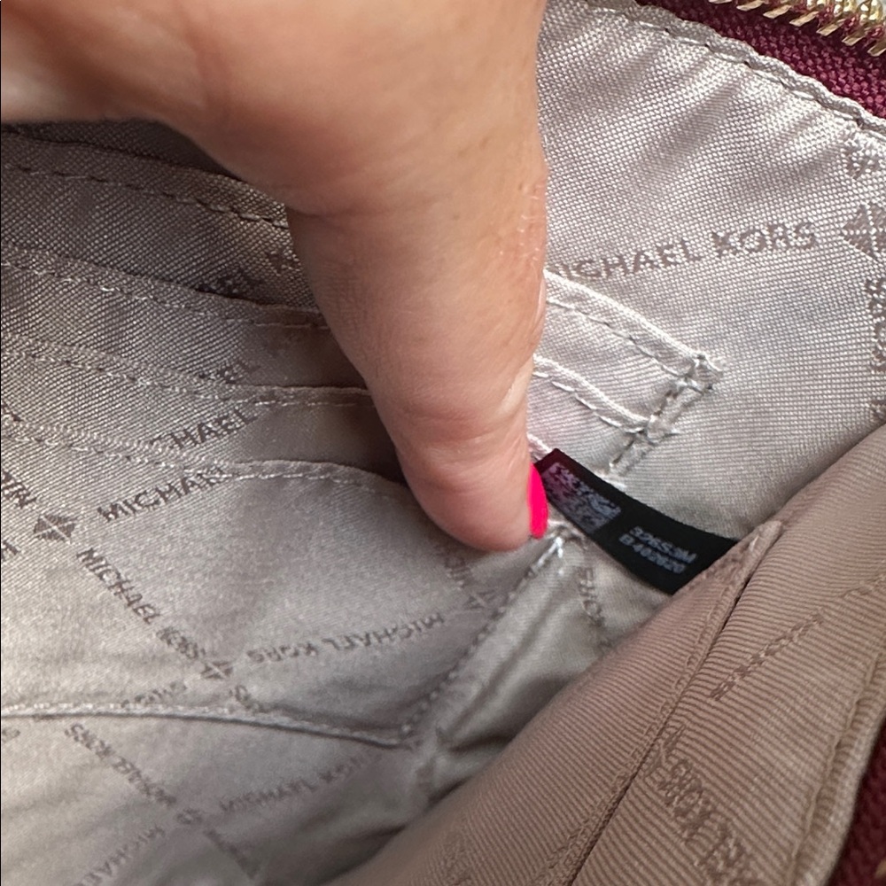 🚩NWOT🚩 Beautiful Michael Kors Burgundy Pebble Leather Studded Wristlet - Picture 9 of 13